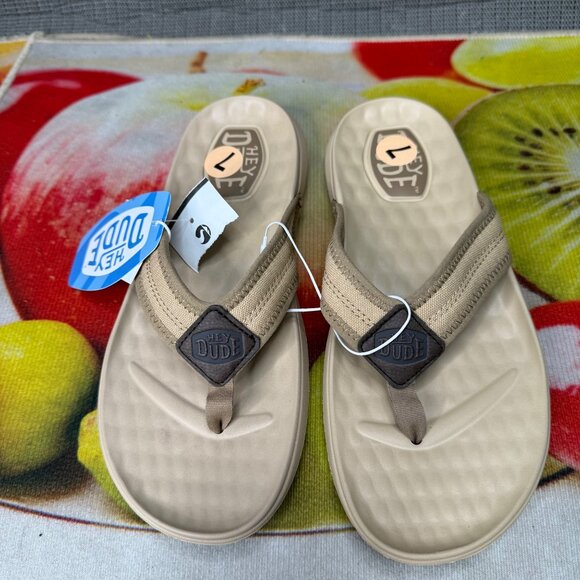 Hey Dude Mens 7 Taupe Flip Flops - Picture 1 of 8